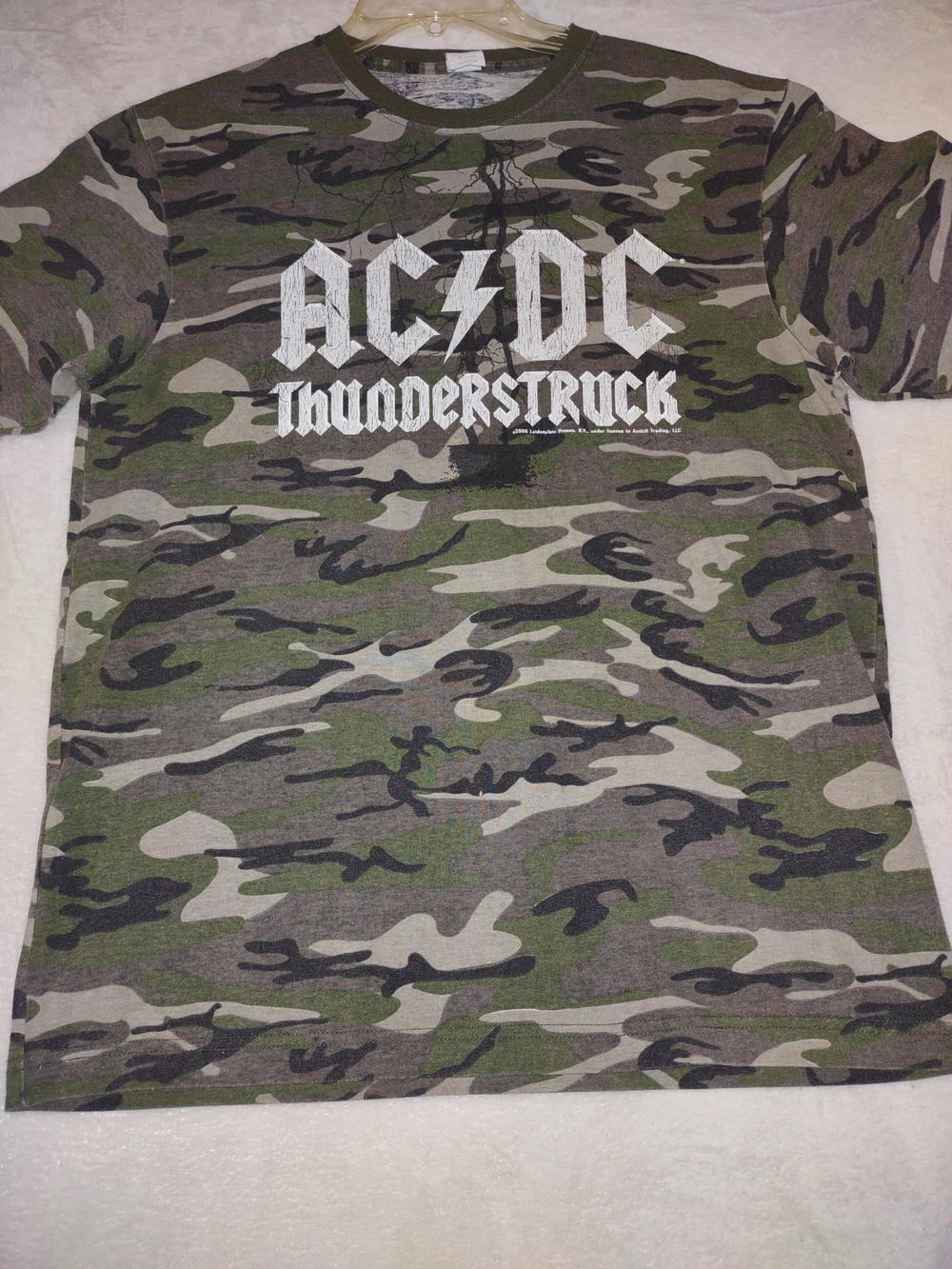 AC/DC  Mens Medium Camo 'Thunderstruck' Graphic Tee - Camouflage 100% Cotton